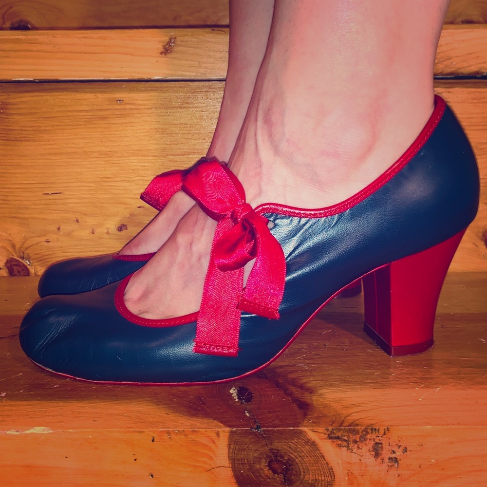 Retro Mary Jane Pumps